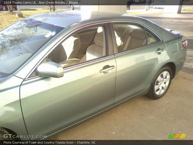 Aloe Green Metallic / Bisque 2009 Toyota Camry LE