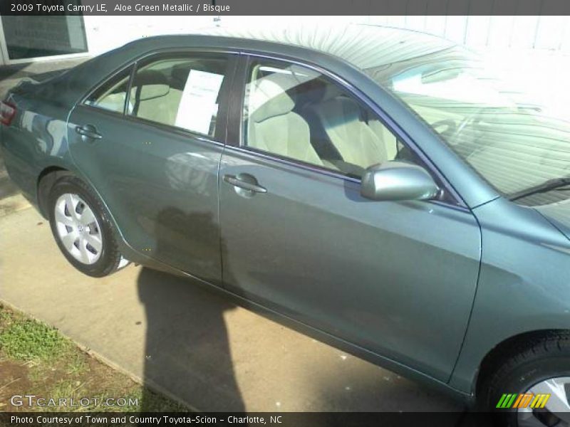 Aloe Green Metallic / Bisque 2009 Toyota Camry LE