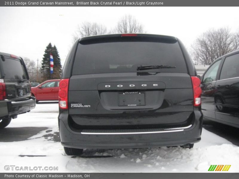 Brilliant Black Crystal Pearl / Black/Light Graystone 2011 Dodge Grand Caravan Mainstreet