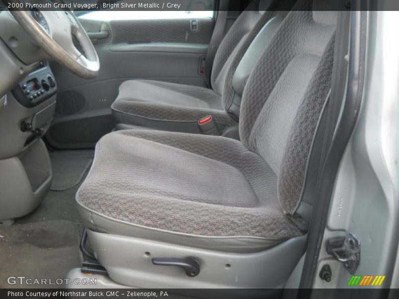 Bright Silver Metallic / Grey 2000 Plymouth Grand Voyager