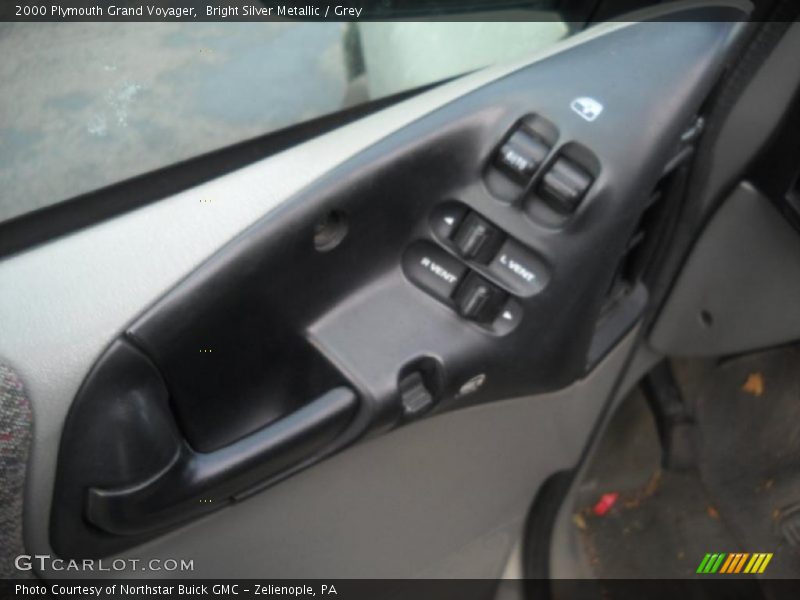 Bright Silver Metallic / Grey 2000 Plymouth Grand Voyager