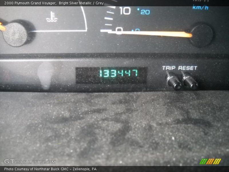 Bright Silver Metallic / Grey 2000 Plymouth Grand Voyager