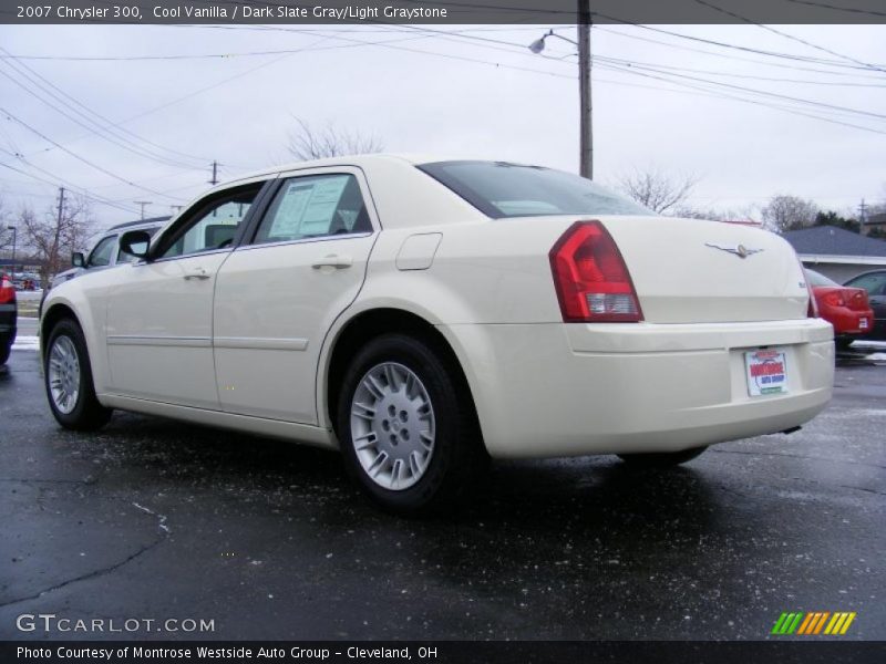 Cool Vanilla / Dark Slate Gray/Light Graystone 2007 Chrysler 300