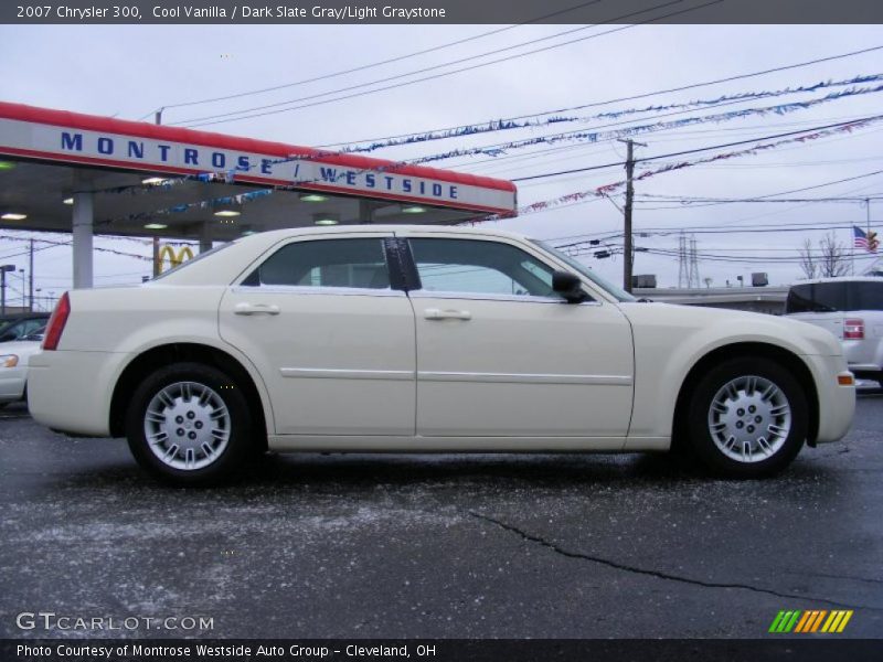 Cool Vanilla / Dark Slate Gray/Light Graystone 2007 Chrysler 300