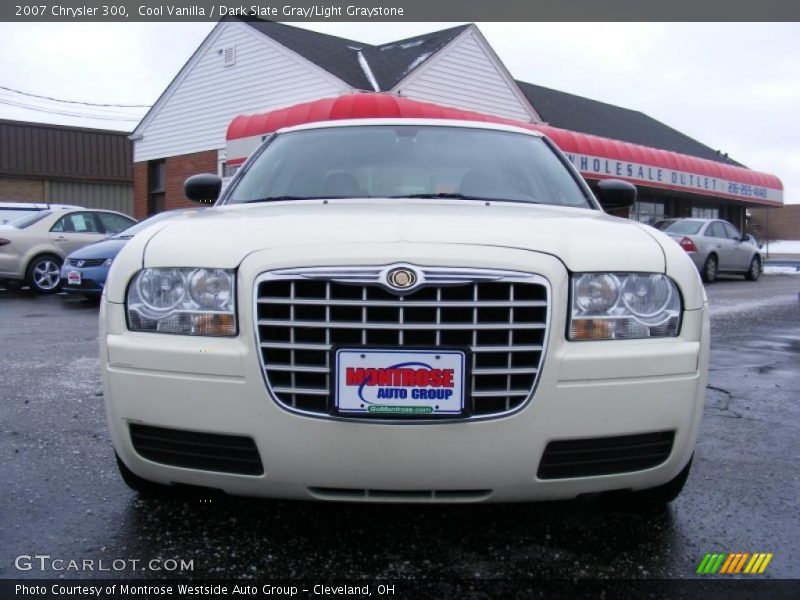 Cool Vanilla / Dark Slate Gray/Light Graystone 2007 Chrysler 300