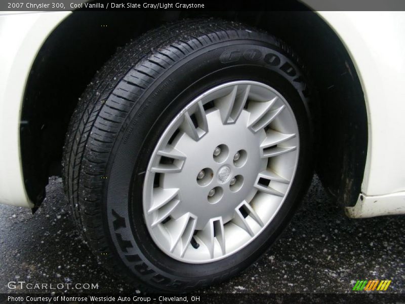 Cool Vanilla / Dark Slate Gray/Light Graystone 2007 Chrysler 300
