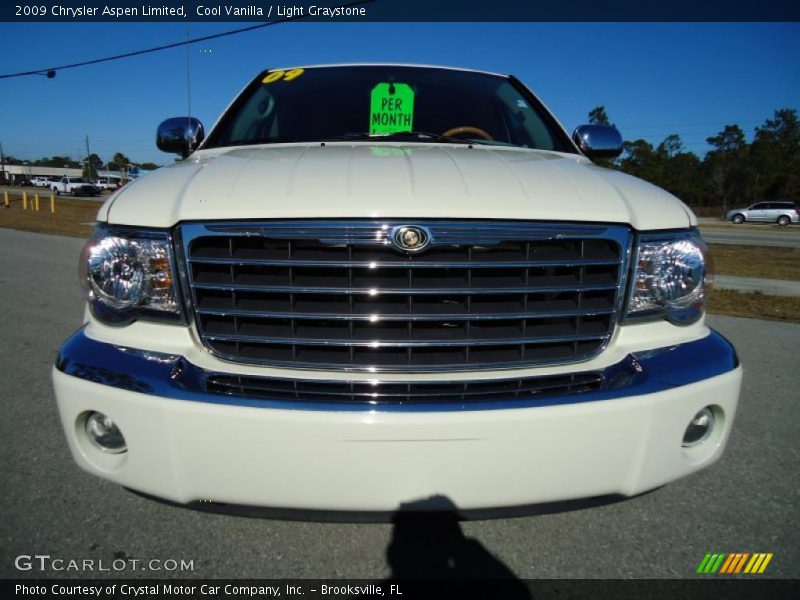 Cool Vanilla / Light Graystone 2009 Chrysler Aspen Limited