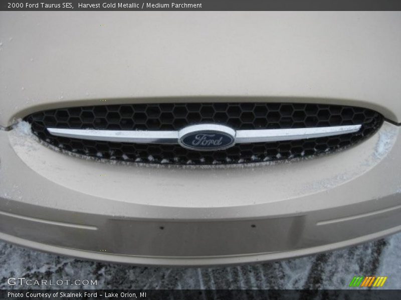 Harvest Gold Metallic / Medium Parchment 2000 Ford Taurus SES