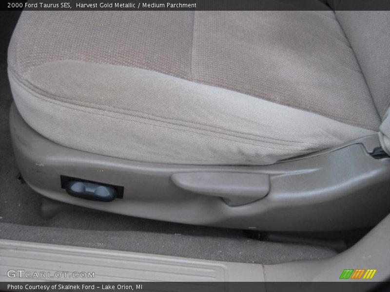 Harvest Gold Metallic / Medium Parchment 2000 Ford Taurus SES