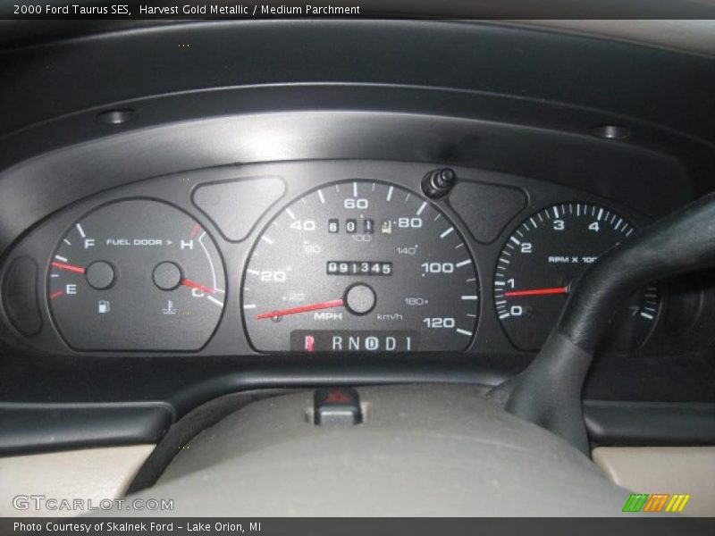 Harvest Gold Metallic / Medium Parchment 2000 Ford Taurus SES