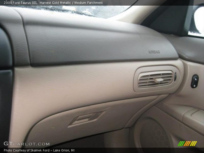 Harvest Gold Metallic / Medium Parchment 2000 Ford Taurus SES