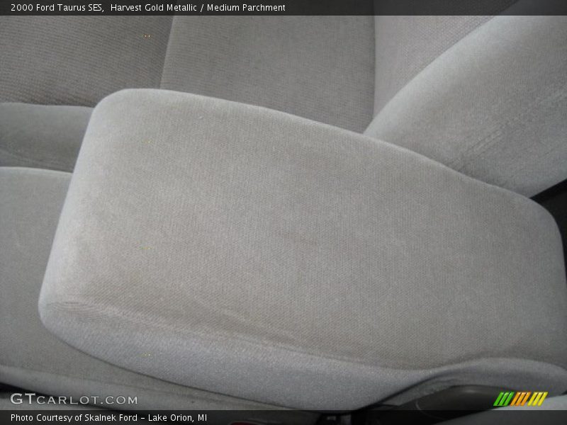 Harvest Gold Metallic / Medium Parchment 2000 Ford Taurus SES