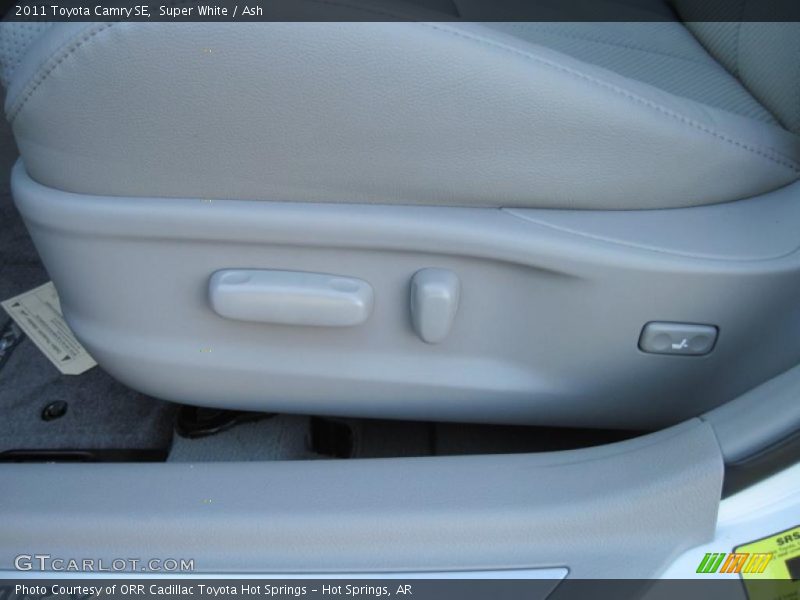 Super White / Ash 2011 Toyota Camry SE