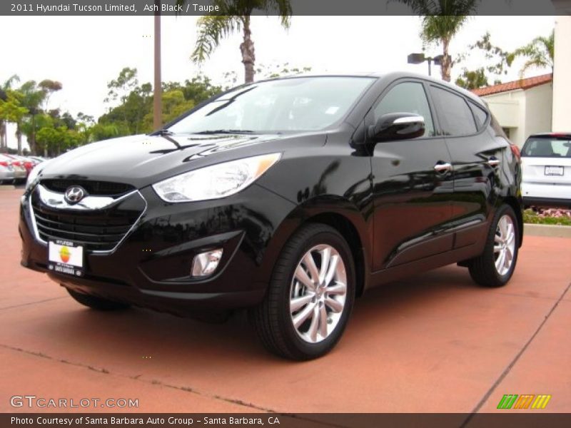 Front 3/4 View of 2011 Tucson Limited