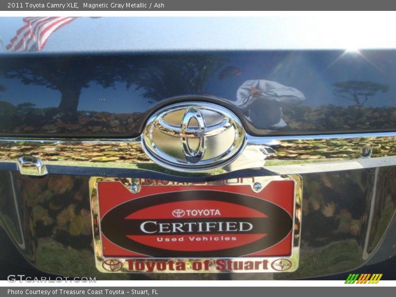 Magnetic Gray Metallic / Ash 2011 Toyota Camry XLE