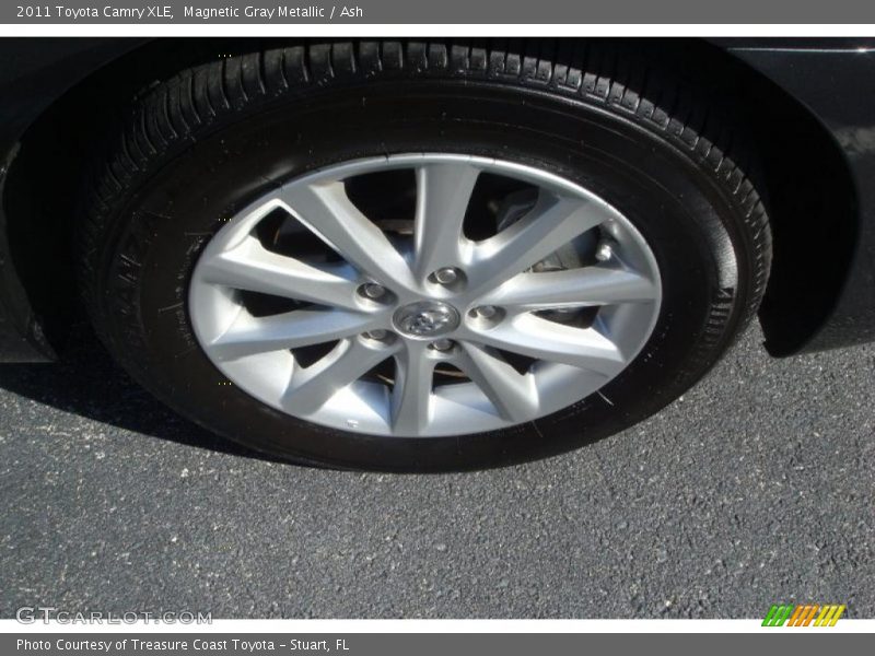 Magnetic Gray Metallic / Ash 2011 Toyota Camry XLE