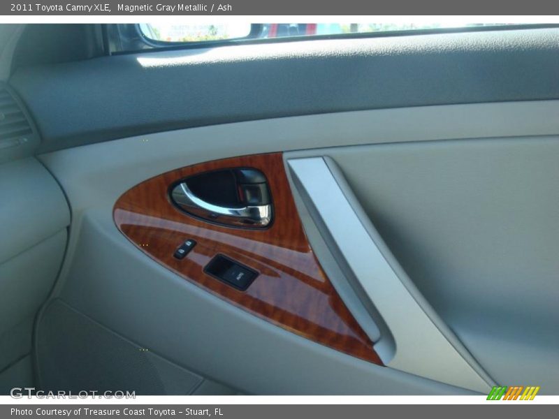 Magnetic Gray Metallic / Ash 2011 Toyota Camry XLE