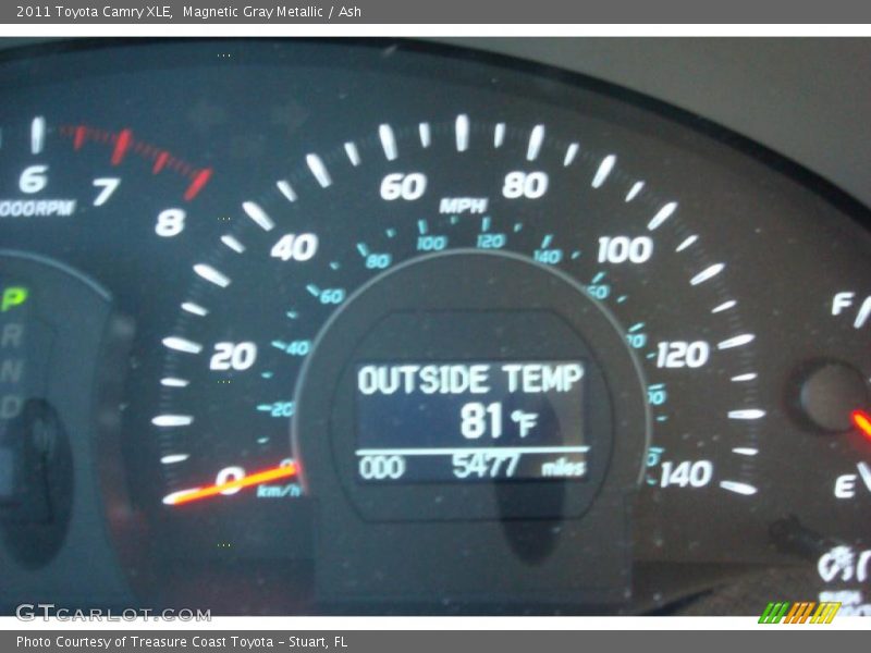 Magnetic Gray Metallic / Ash 2011 Toyota Camry XLE