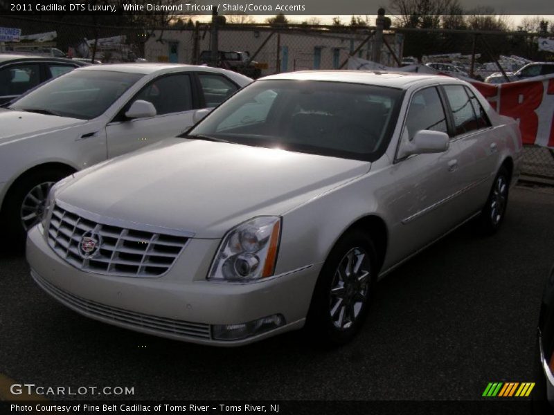 White Diamond Tricoat / Shale/Cocoa Accents 2011 Cadillac DTS Luxury