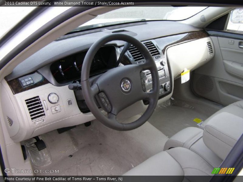 White Diamond Tricoat / Shale/Cocoa Accents 2011 Cadillac DTS Luxury