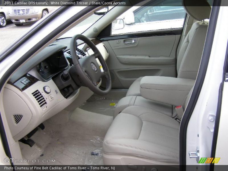 White Diamond Tricoat / Shale/Cocoa Accents 2011 Cadillac DTS Luxury