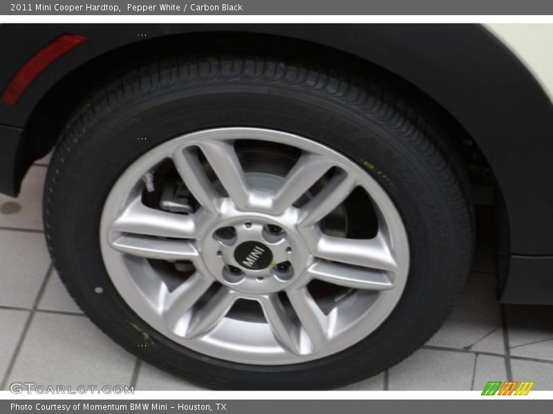Pepper White / Carbon Black 2011 Mini Cooper Hardtop