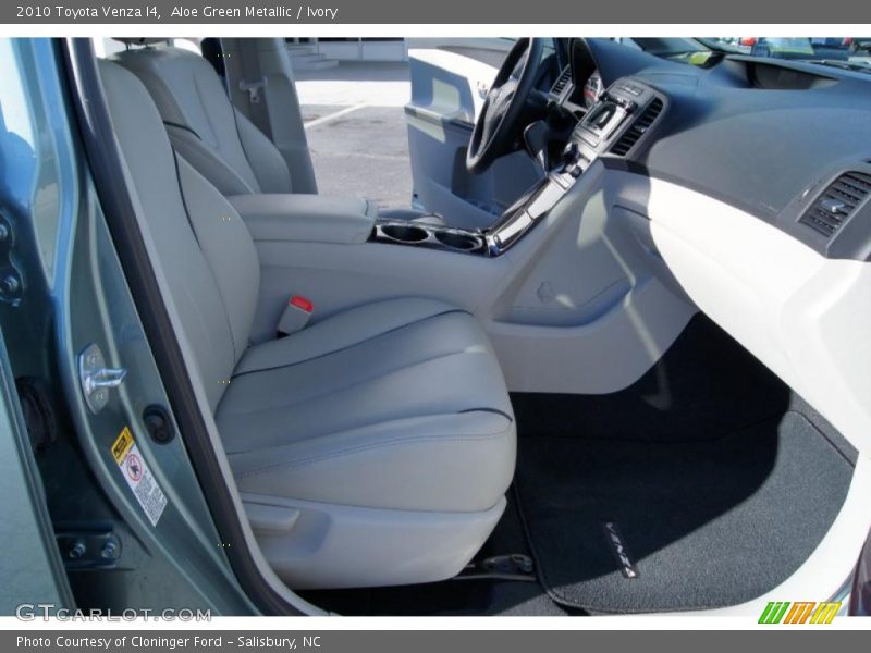  2010 Venza I4 Ivory Interior