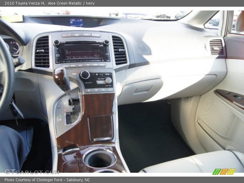 Aloe Green Metallic / Ivory 2010 Toyota Venza I4