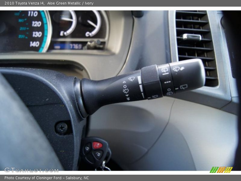 Aloe Green Metallic / Ivory 2010 Toyota Venza I4