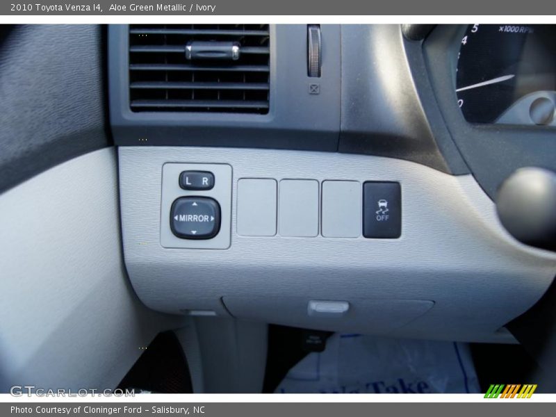 Aloe Green Metallic / Ivory 2010 Toyota Venza I4