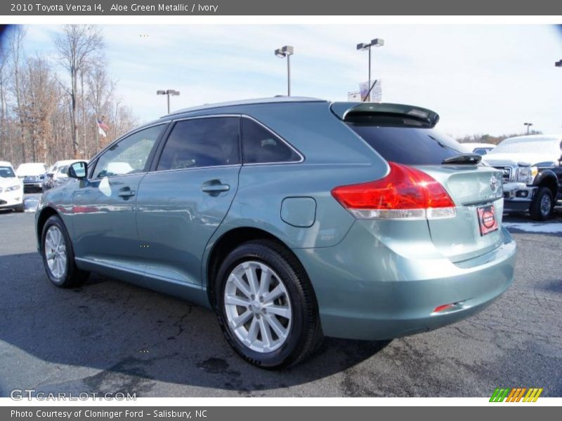 Aloe Green Metallic / Ivory 2010 Toyota Venza I4