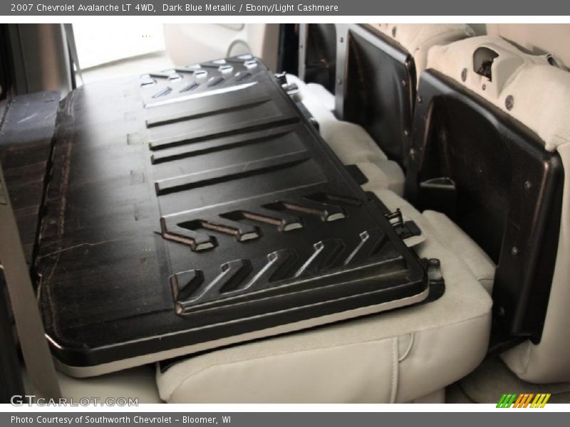 Dark Blue Metallic / Ebony/Light Cashmere 2007 Chevrolet Avalanche LT 4WD