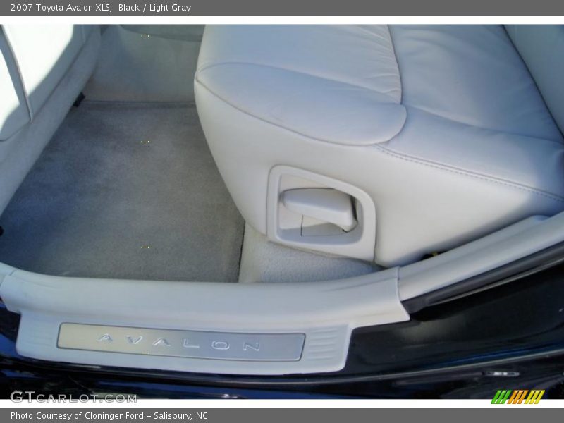 Black / Light Gray 2007 Toyota Avalon XLS