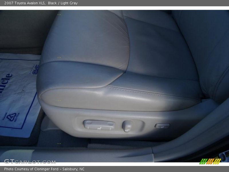Black / Light Gray 2007 Toyota Avalon XLS