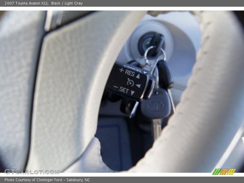 Black / Light Gray 2007 Toyota Avalon XLS