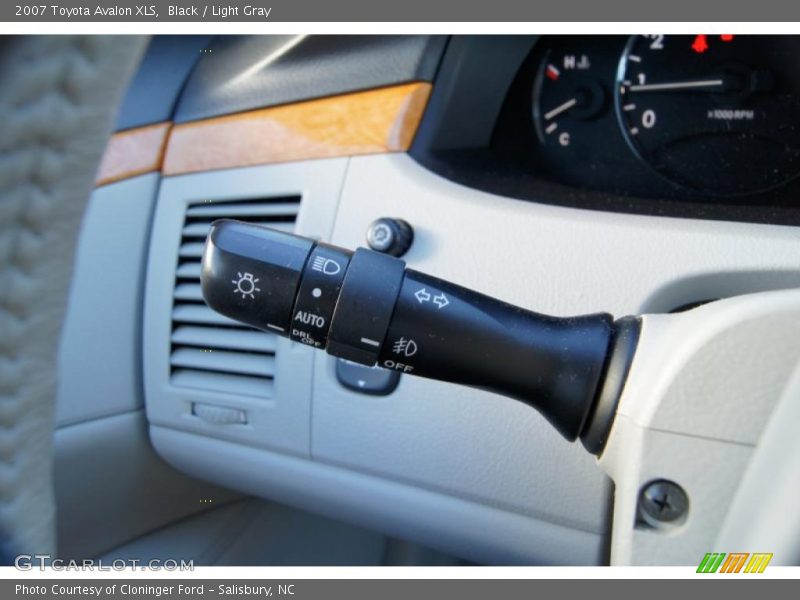 Black / Light Gray 2007 Toyota Avalon XLS