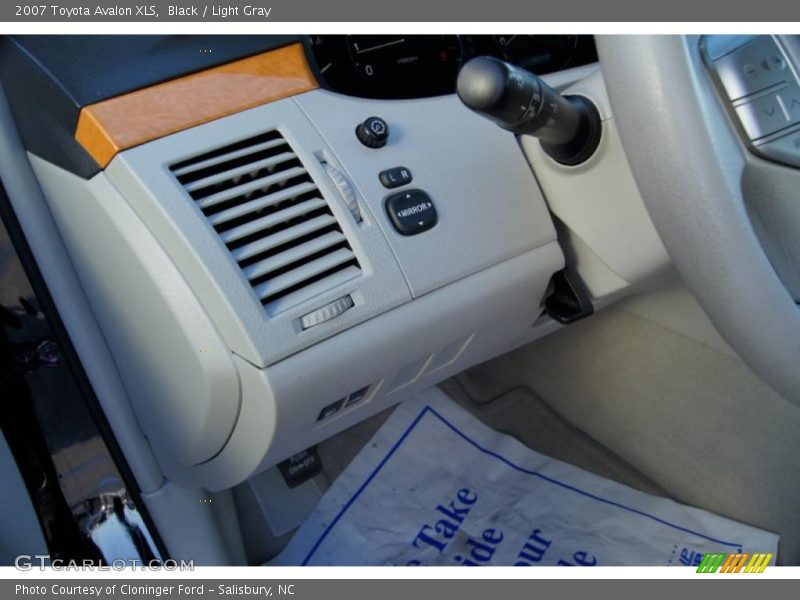 Black / Light Gray 2007 Toyota Avalon XLS