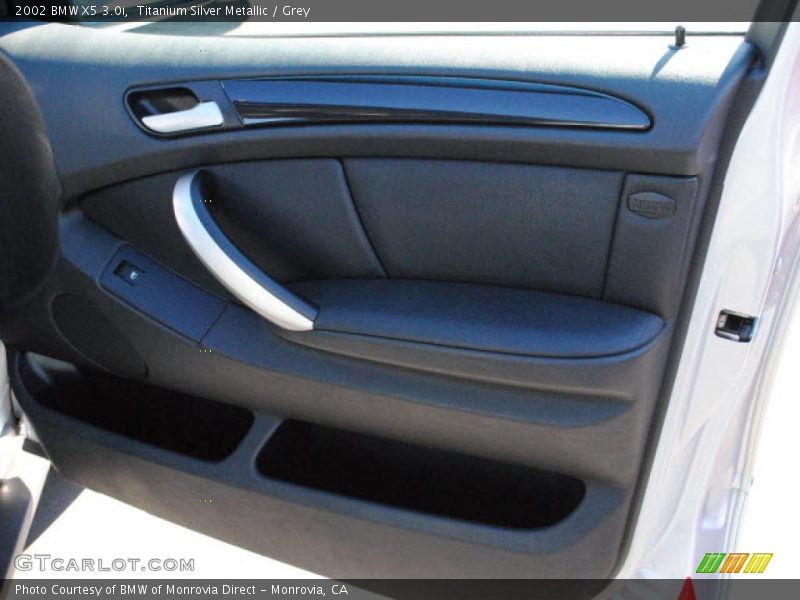 Titanium Silver Metallic / Grey 2002 BMW X5 3.0i