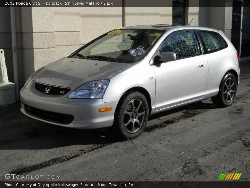 Front 3/4 View of 2003 Civic Si Hatchback