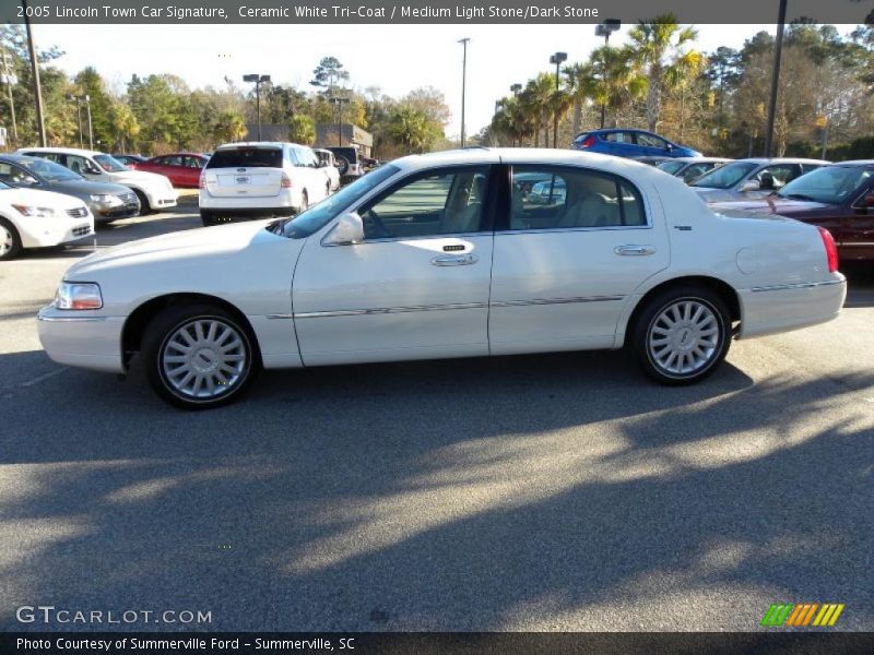 Ceramic White Tri-Coat / Medium Light Stone/Dark Stone 2005 Lincoln Town Car Signature