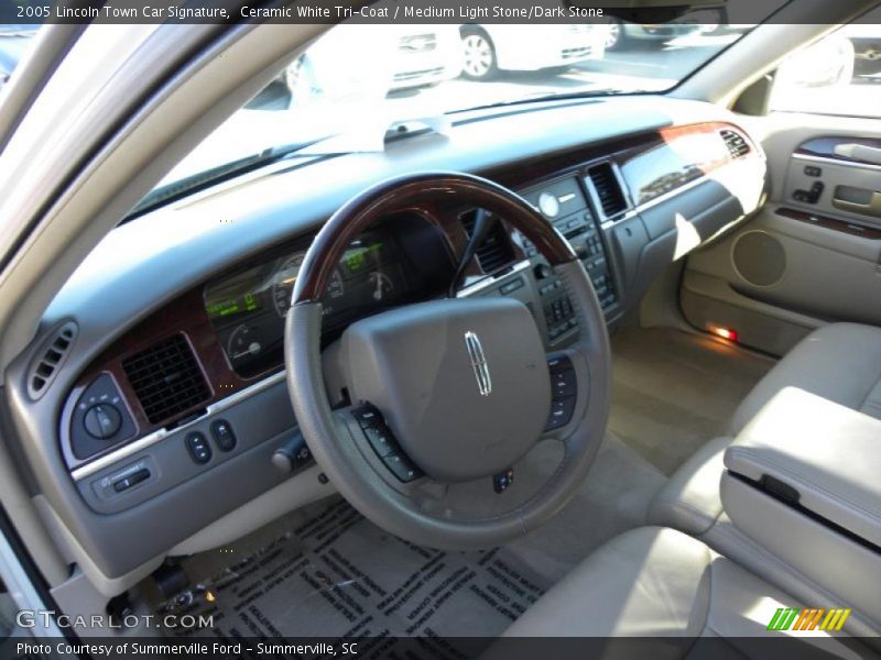 Ceramic White Tri-Coat / Medium Light Stone/Dark Stone 2005 Lincoln Town Car Signature