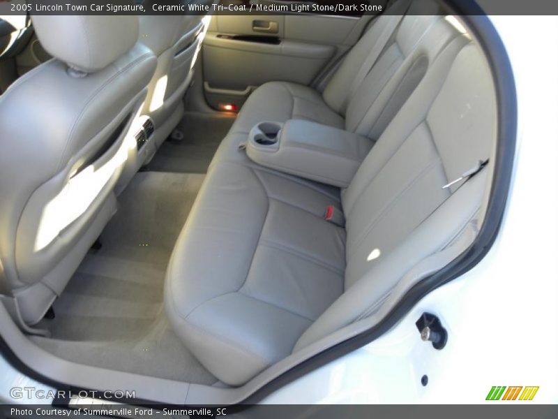 Ceramic White Tri-Coat / Medium Light Stone/Dark Stone 2005 Lincoln Town Car Signature
