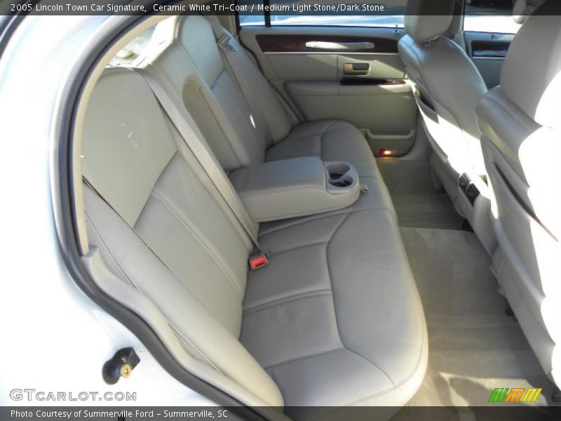 Ceramic White Tri-Coat / Medium Light Stone/Dark Stone 2005 Lincoln Town Car Signature