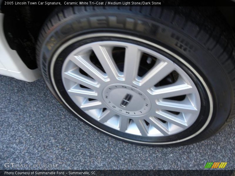 Ceramic White Tri-Coat / Medium Light Stone/Dark Stone 2005 Lincoln Town Car Signature