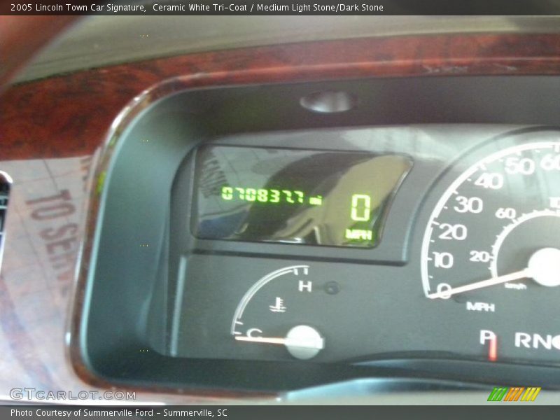 Ceramic White Tri-Coat / Medium Light Stone/Dark Stone 2005 Lincoln Town Car Signature