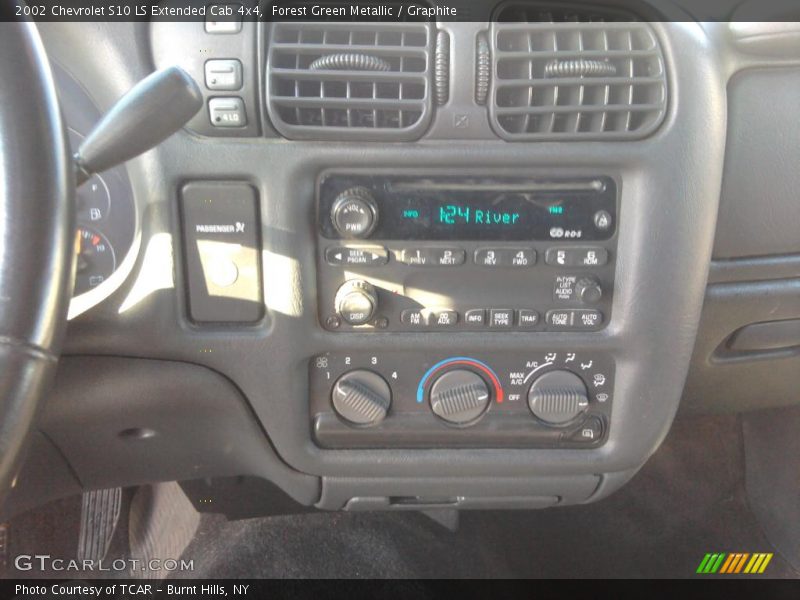 Forest Green Metallic / Graphite 2002 Chevrolet S10 LS Extended Cab 4x4