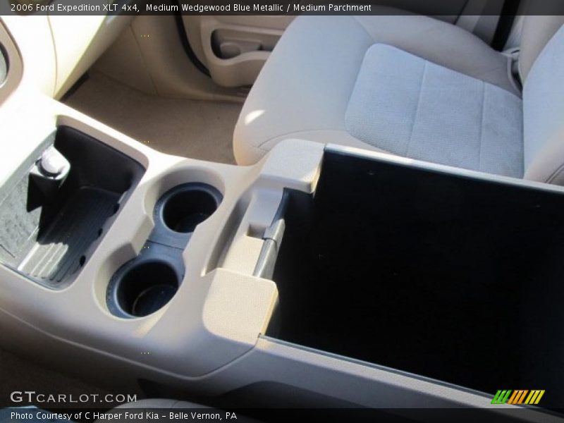 Medium Wedgewood Blue Metallic / Medium Parchment 2006 Ford Expedition XLT 4x4