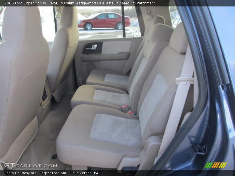 Medium Wedgewood Blue Metallic / Medium Parchment 2006 Ford Expedition XLT 4x4