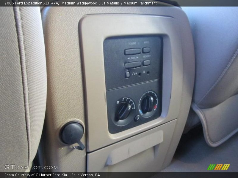 Medium Wedgewood Blue Metallic / Medium Parchment 2006 Ford Expedition XLT 4x4