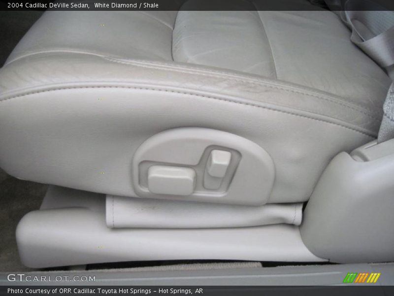 White Diamond / Shale 2004 Cadillac DeVille Sedan